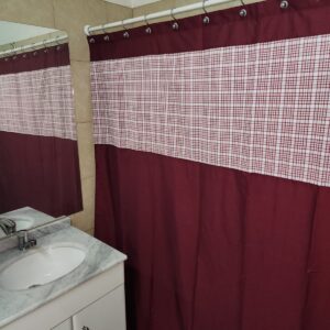 Cortina Burdeo cuadrille burdeo  SKU 220