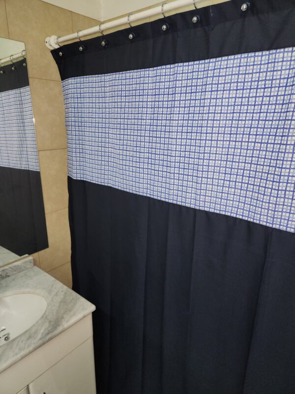 Cortina de  baño 140x200 cms  color azul cuadrille celeste SKU 318