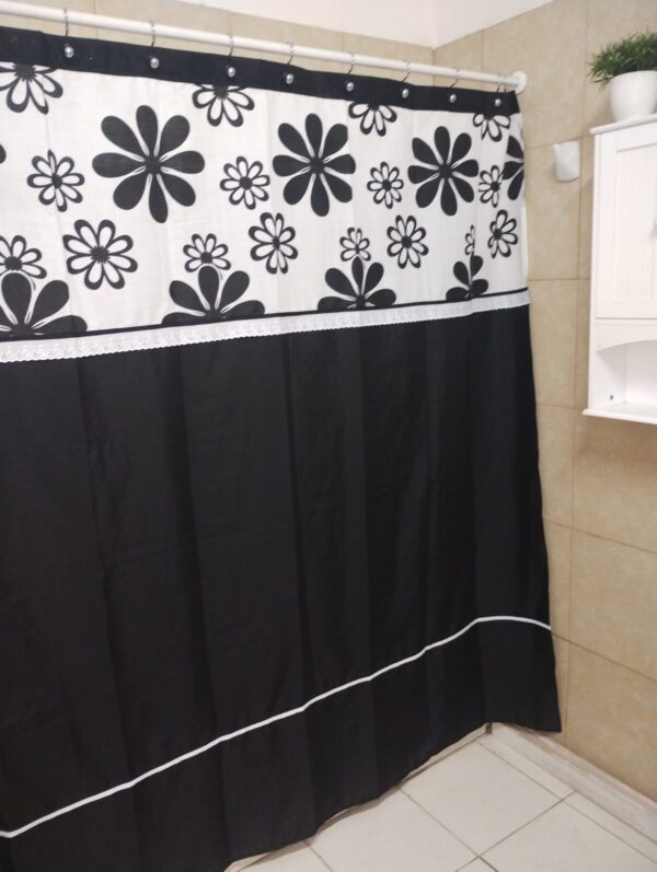 Cortina flor negra  200 x 200 cms  + 14 ganchos SKU 0265