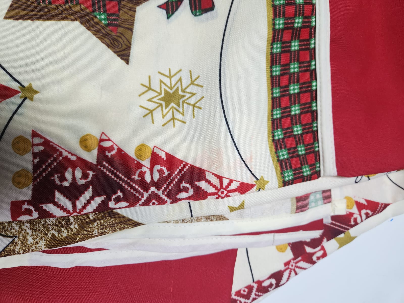 CORTINA DE BAÑO NAVIDAD 4P CRUDO ROJO SEGUNDA SELECCIÓN 180X180 CMS SKU NAVIDAD2 - Imagen 4